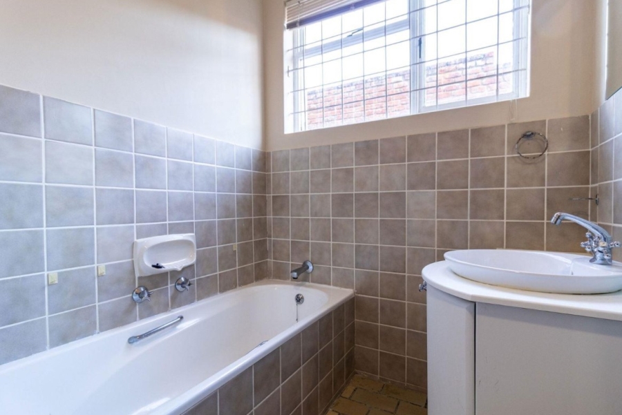 8 Bedroom Property for Sale in Middedorp Western Cape